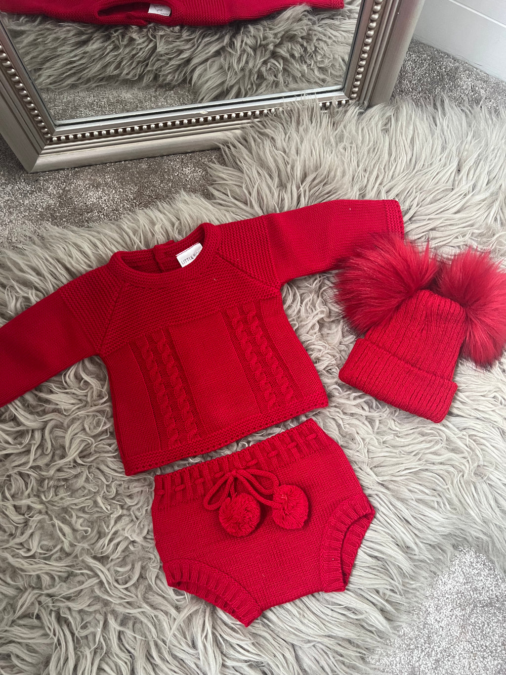 Red knitted Pom set