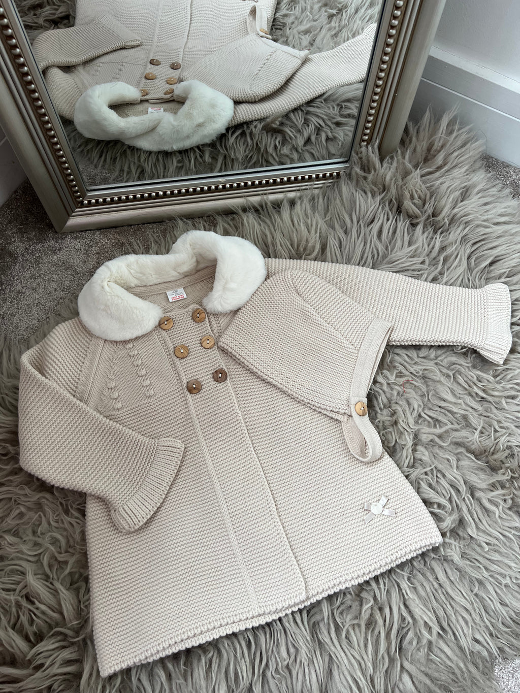 Beige knitted faux fur collar jacket