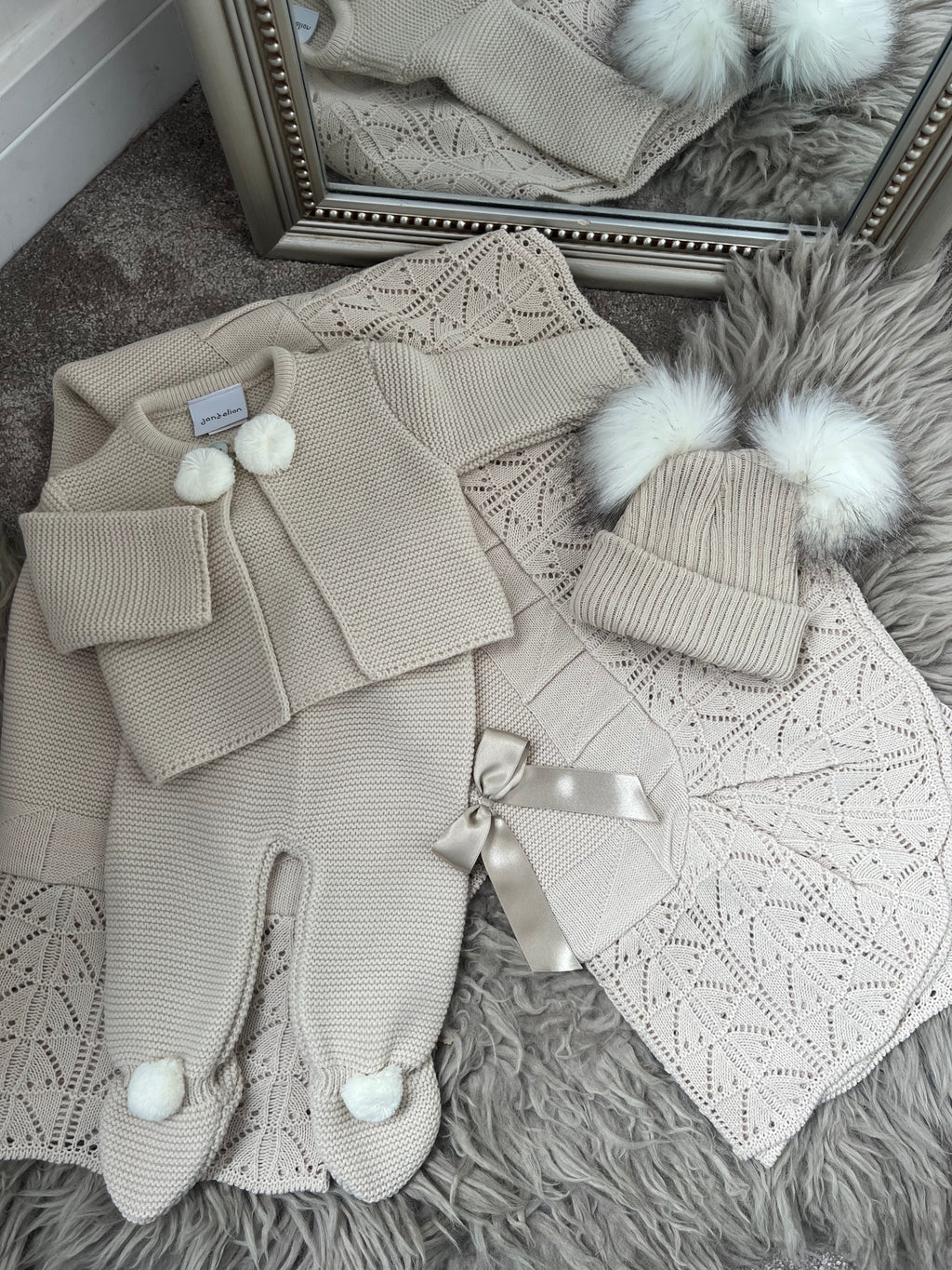 Beige newborn gift set