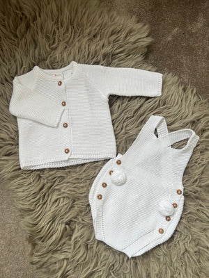 White knitted set