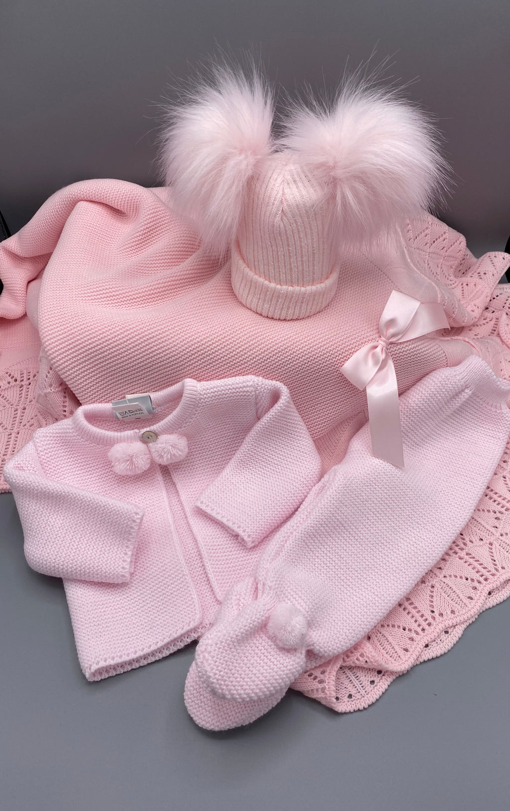 Pink newborn gift set
