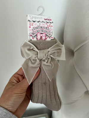 Beige velvet bow socks