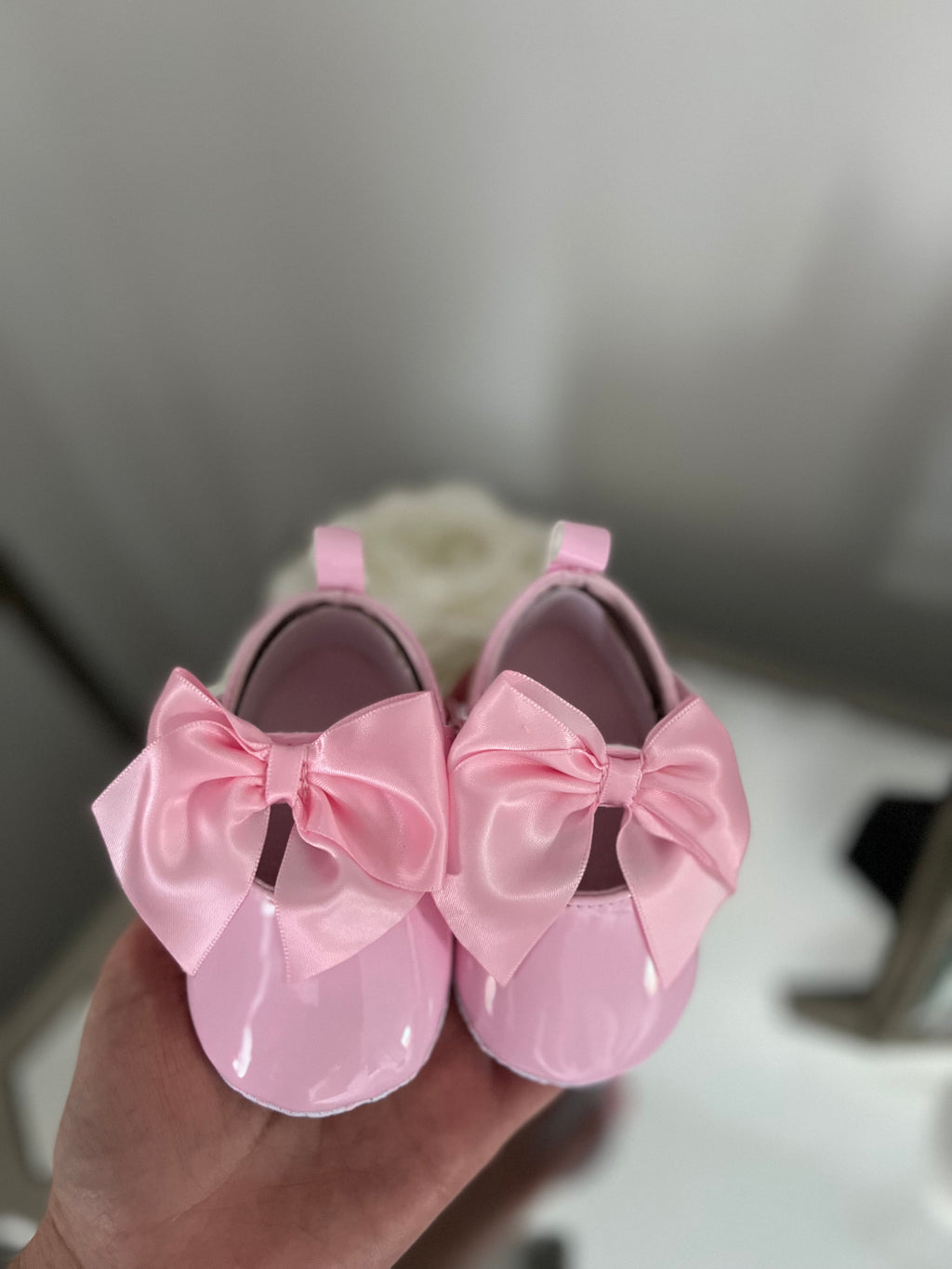 Pink bow shoes