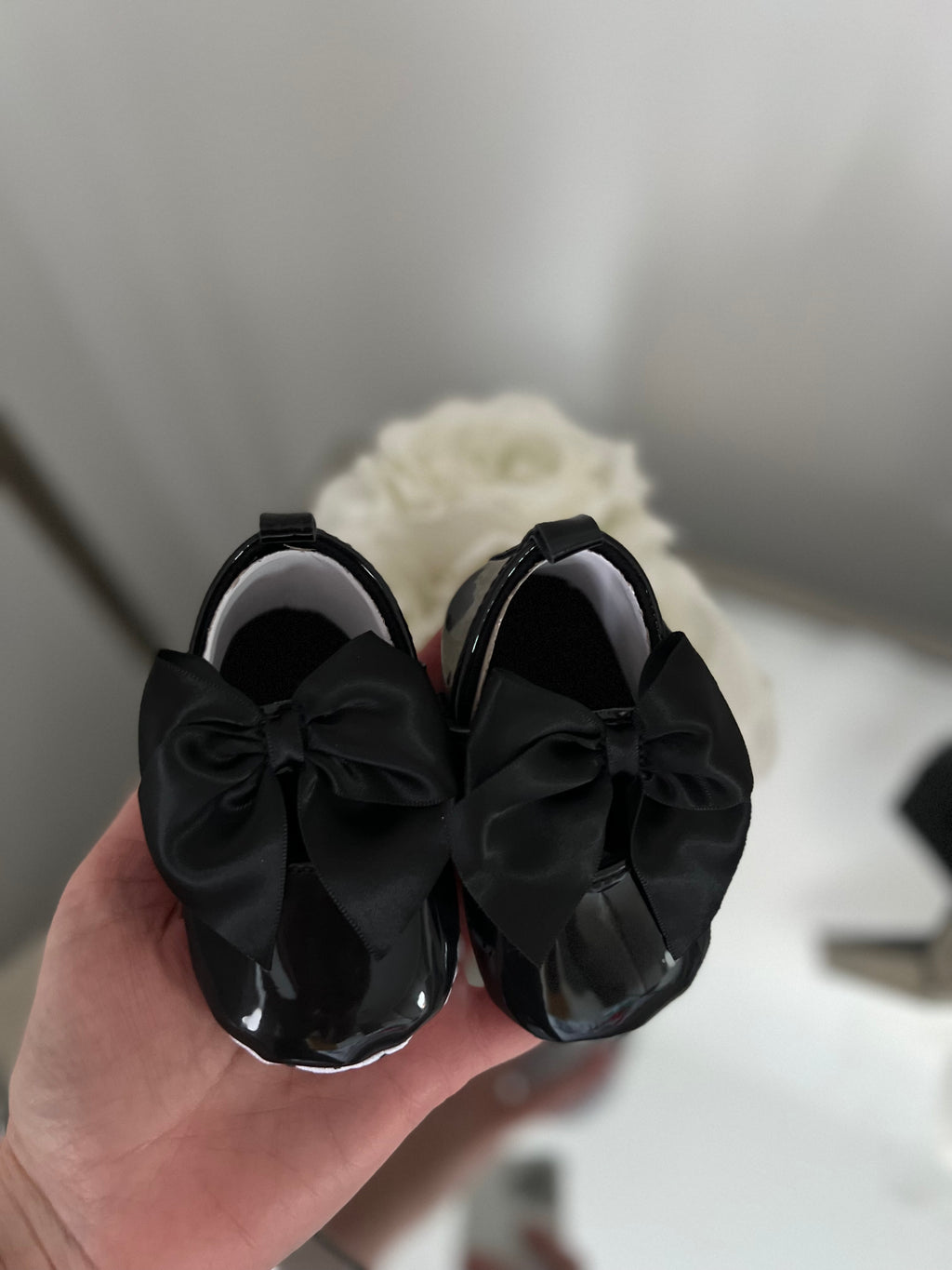 Black bow shoes